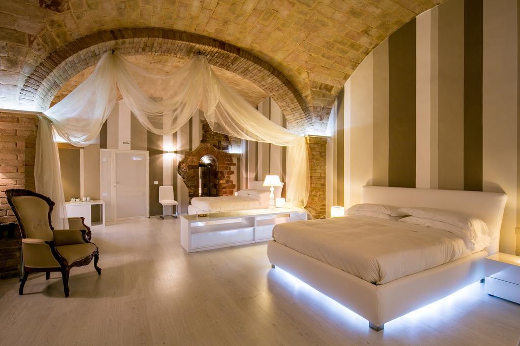 מונטפאלקו Hotel Degli Affreschi חדר תמונה