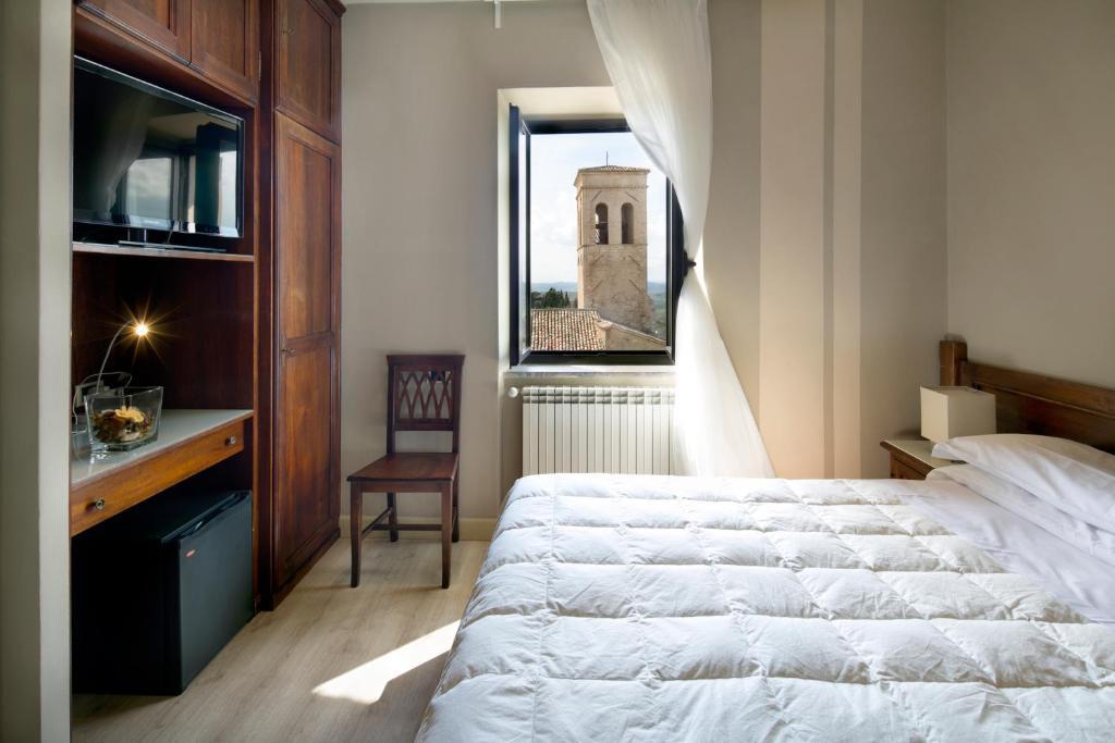 מונטפאלקו Hotel Degli Affreschi חדר תמונה