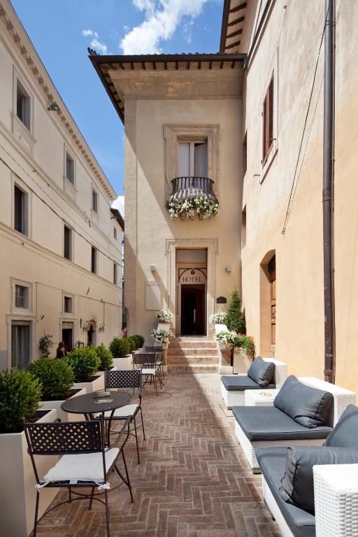 מונטפאלקו Hotel Degli Affreschi מראה חיצוני תמונה